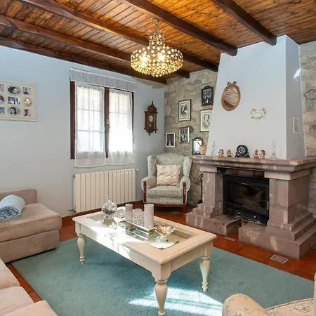 Holiday home In With Outdoor Swimming Pool Cue